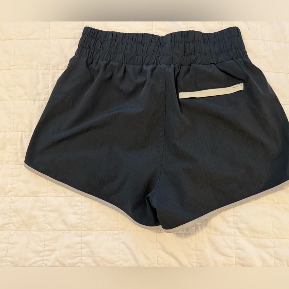 Vuori retro Women's Dark Gray Athletic Shorts